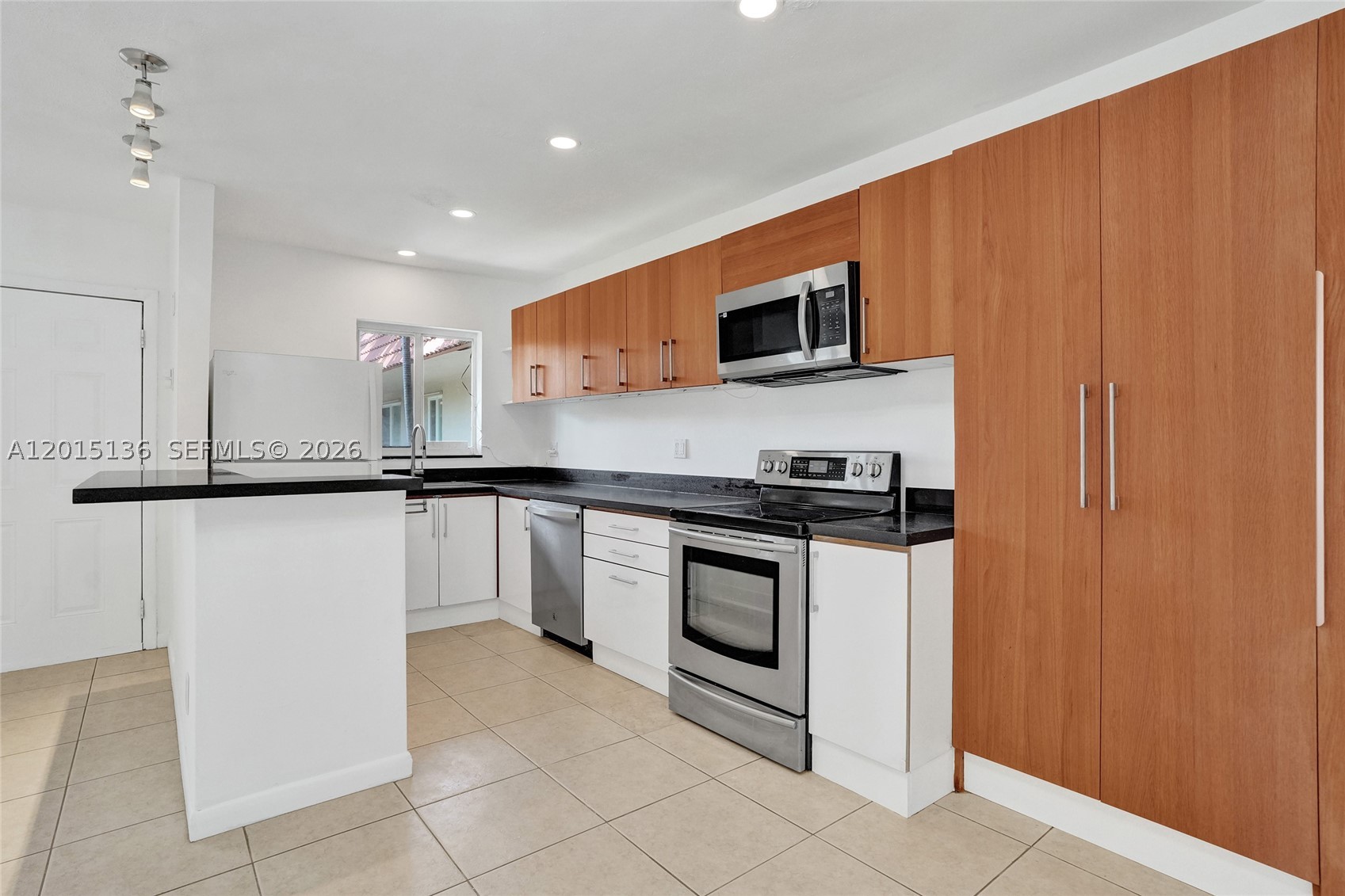 WINDSOR COURT CONDOMINIUM - Residential