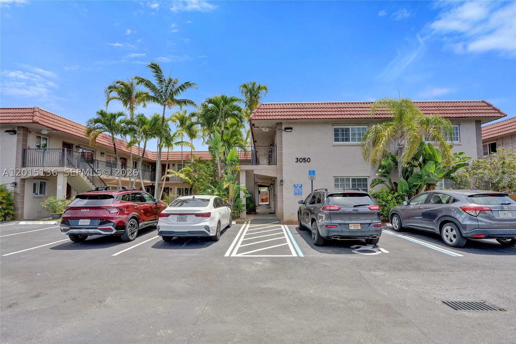 WINDSOR COURT CONDOMINIUM - Residential