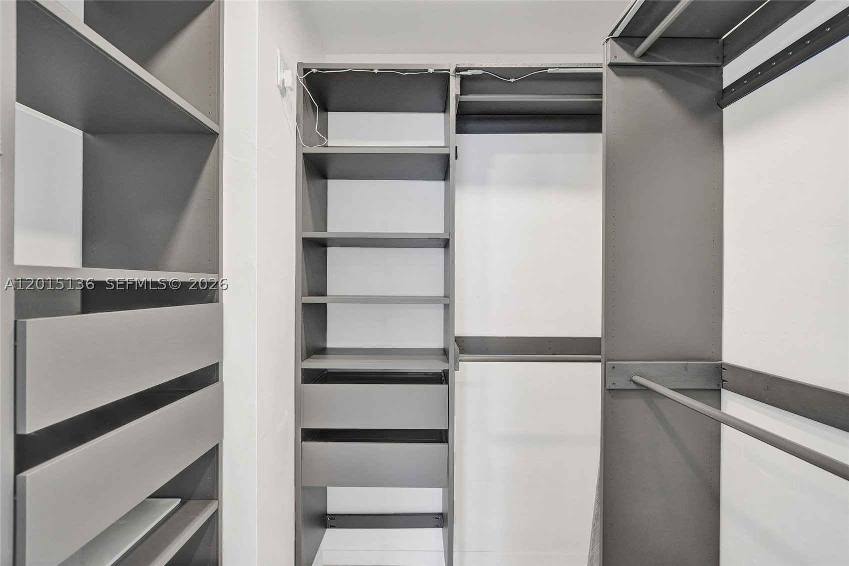 WINDSOR COURT CONDOMINIUM - Residential