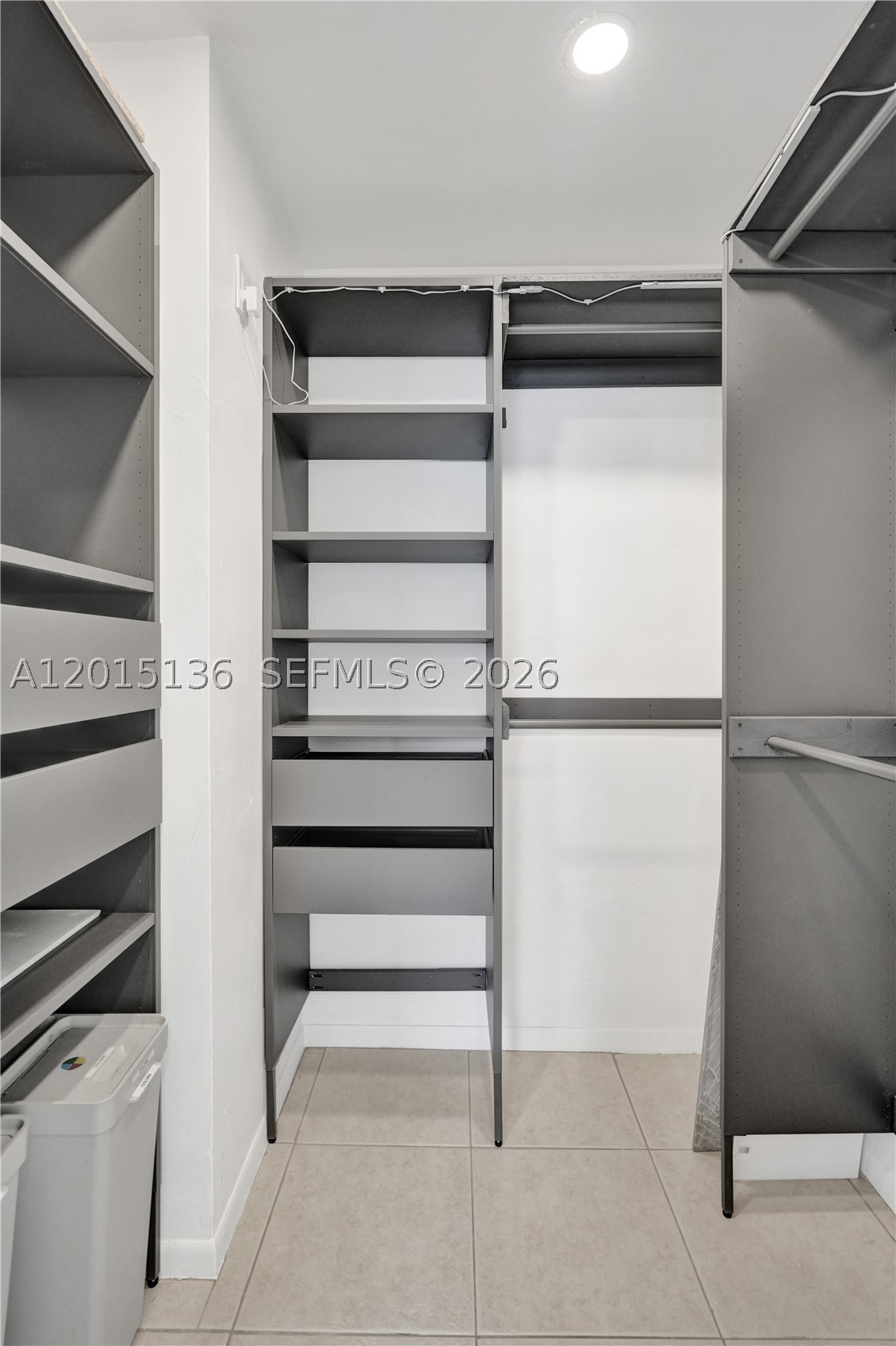 WINDSOR COURT CONDOMINIUM - Residential