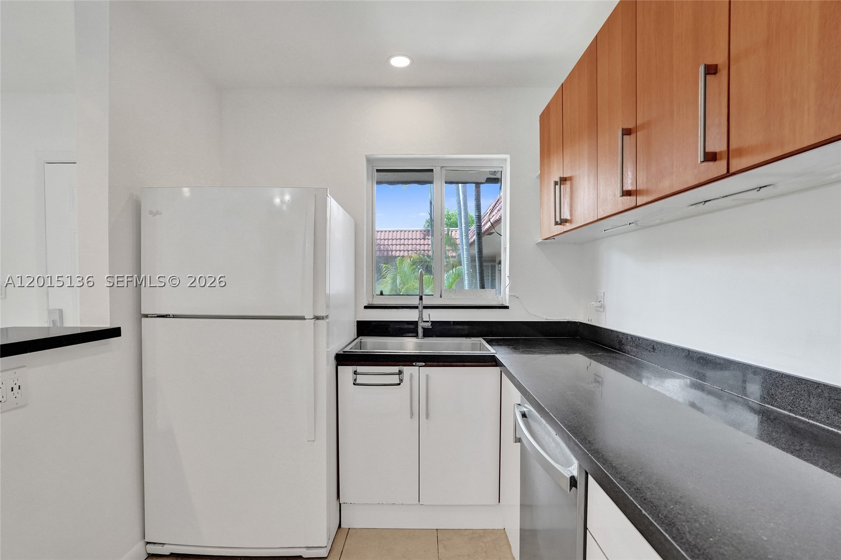 WINDSOR COURT CONDOMINIUM - Residential
