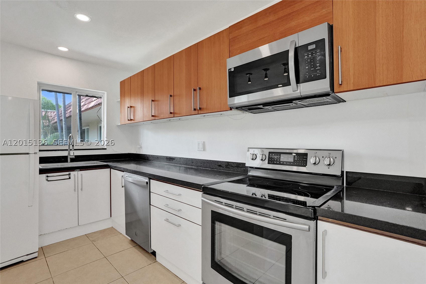 WINDSOR COURT CONDOMINIUM - Residential