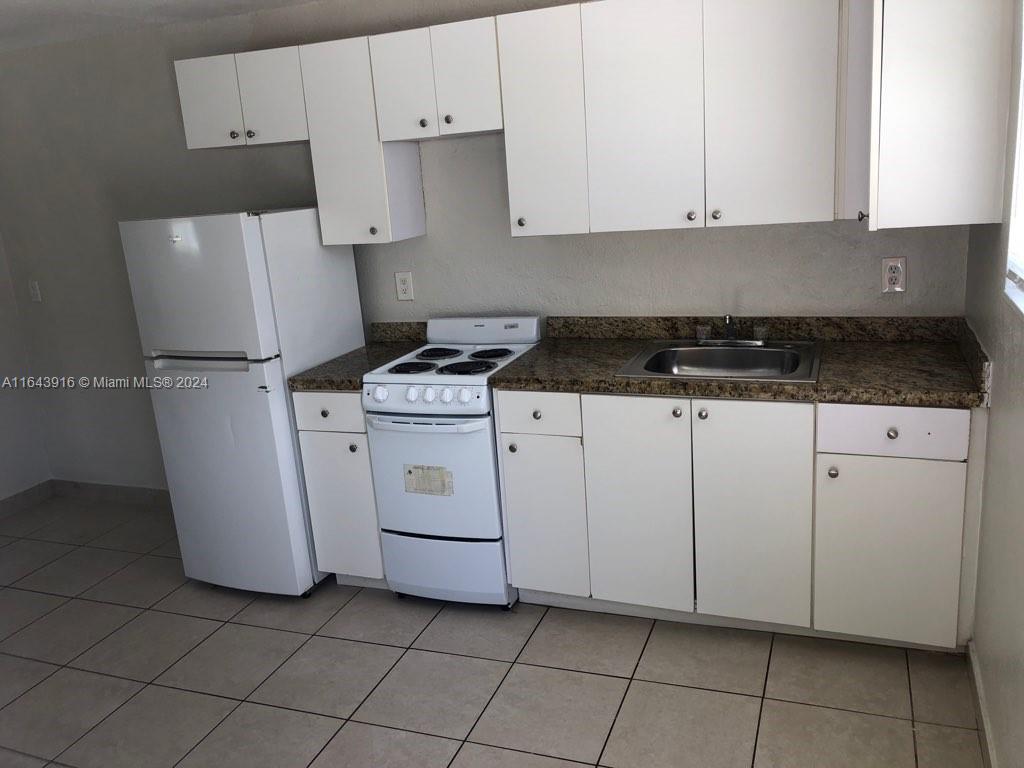 HOLLYWOOD LITTLE RANCHES - Residential Lease