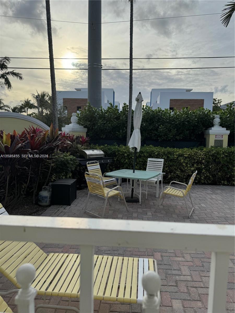 GROVE AT WILTON MANORS CO - Residential Lease