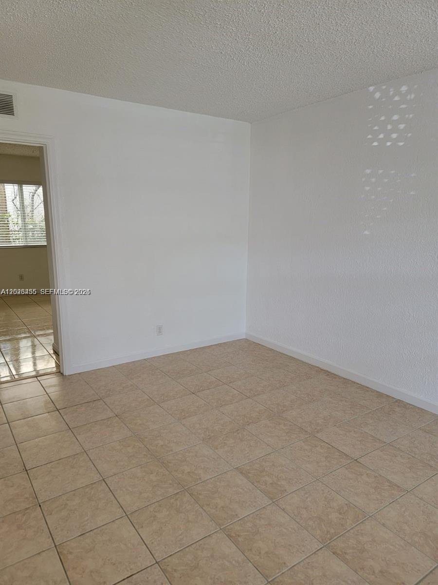 GROVE AT WILTON MANORS CO - Residential Lease