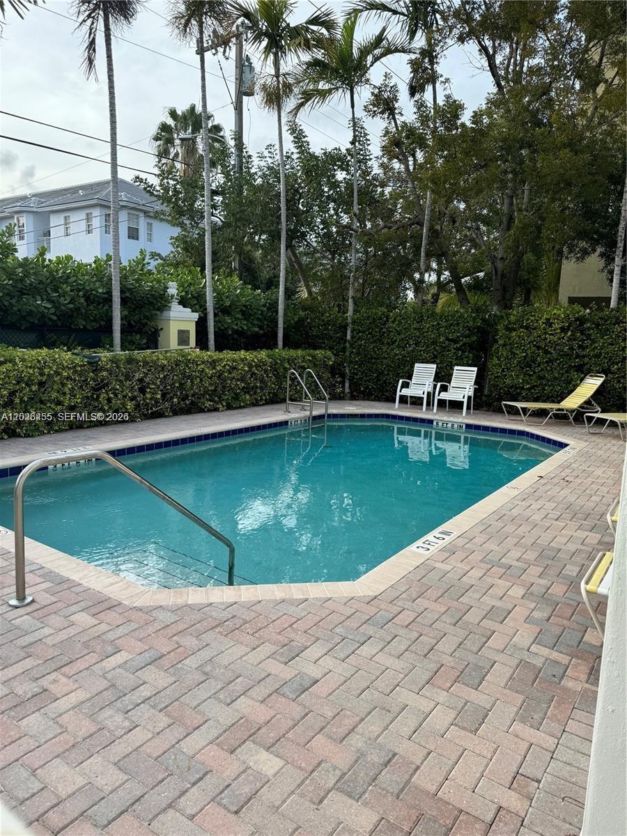GROVE AT WILTON MANORS CO - Residential Lease