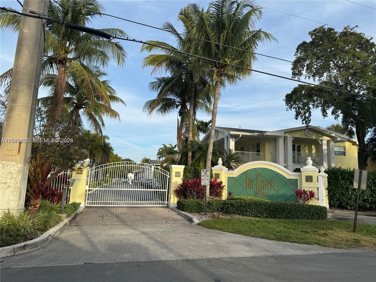 GROVE AT WILTON MANORS CO - Residential Lease