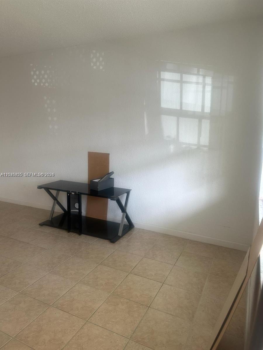 GROVE AT WILTON MANORS CO - Residential Lease