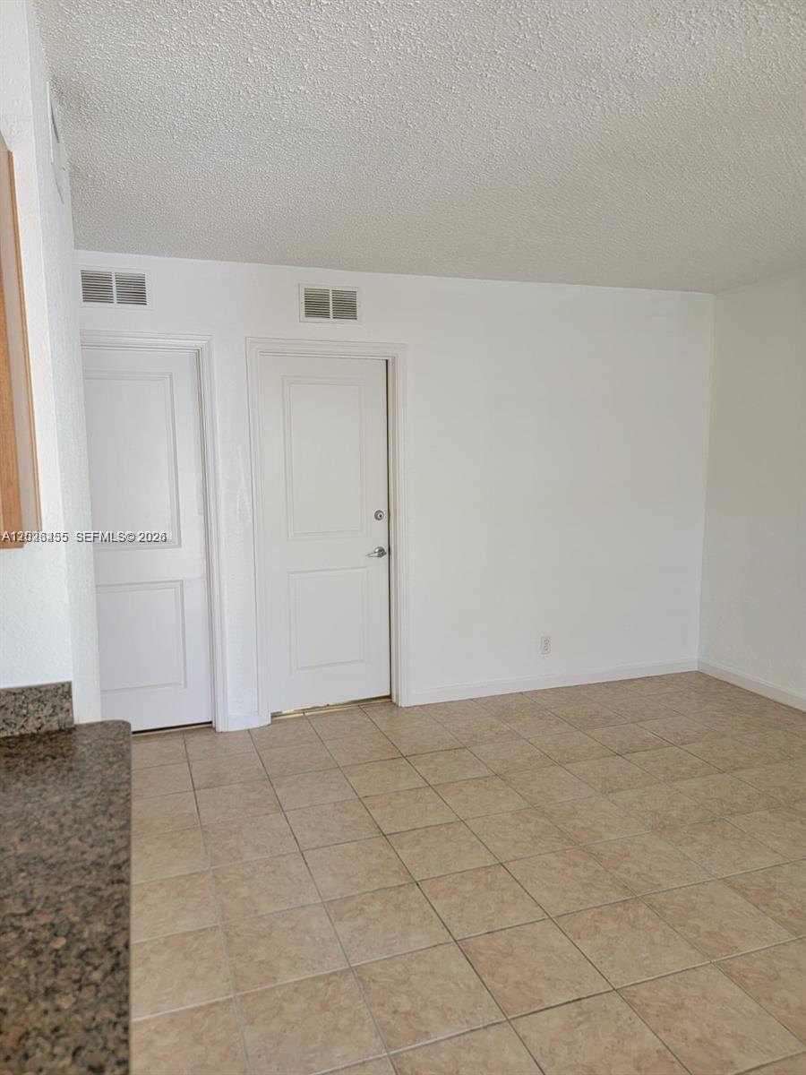 GROVE AT WILTON MANORS CO - Residential Lease