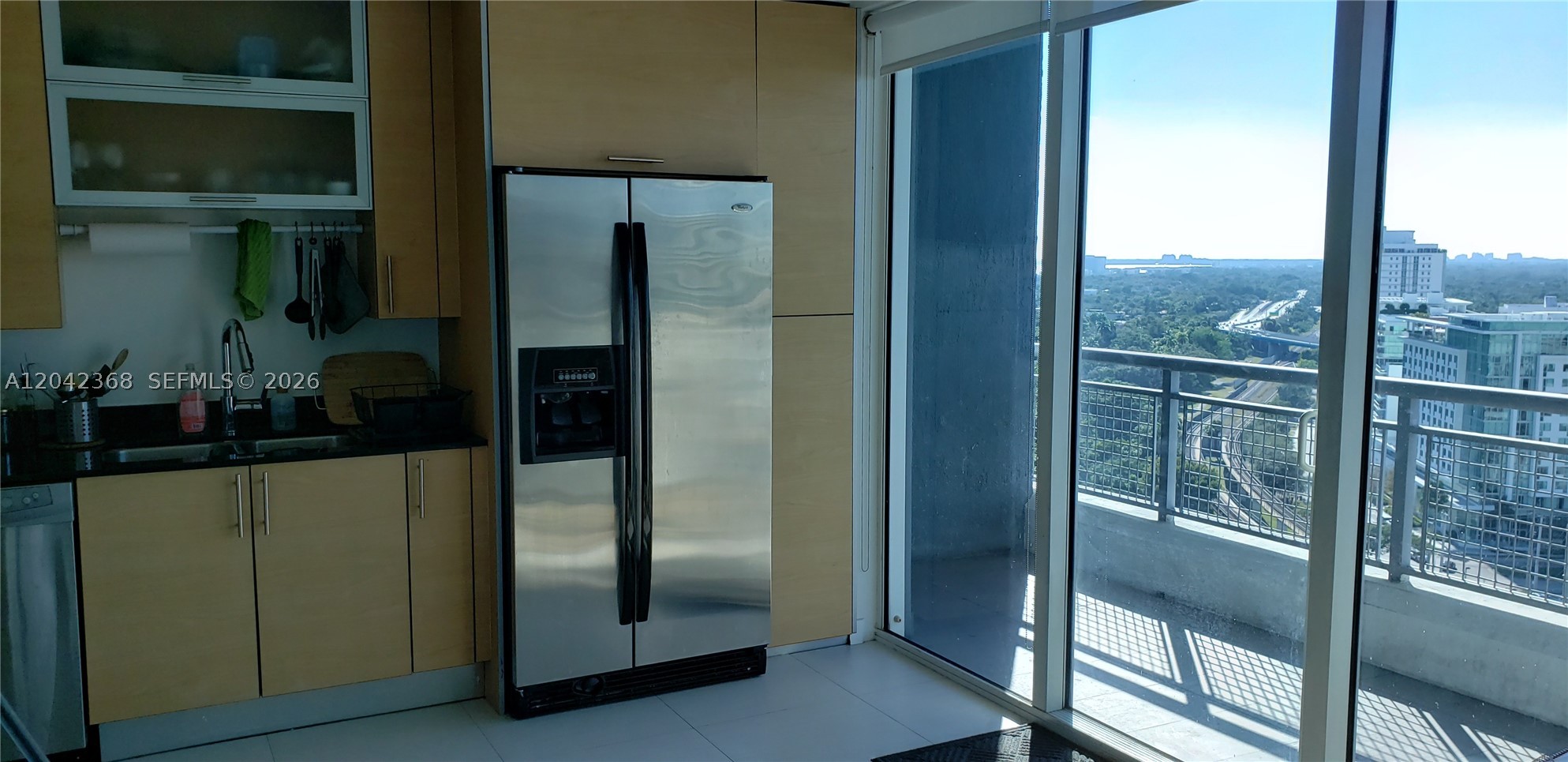 Great corner apartment at Infinity at Brickell.  Prime location close to Downtown, Brickell City Centre, restaurants, I-95, beaches. Building has got first class amenities - 24hs security, pool, community room, exercise room-.Will love living here! Easy to show! TEXT listing Agent.
