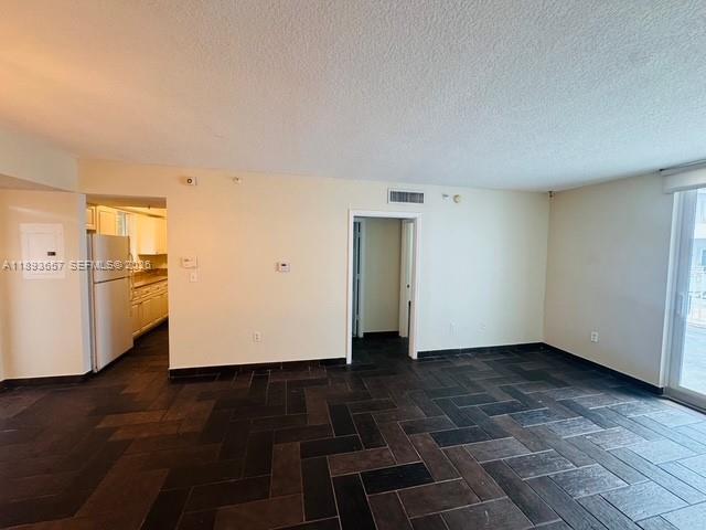 ROND POINT CONDO - Residential