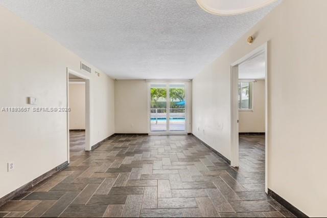 ROND POINT CONDO - Residential