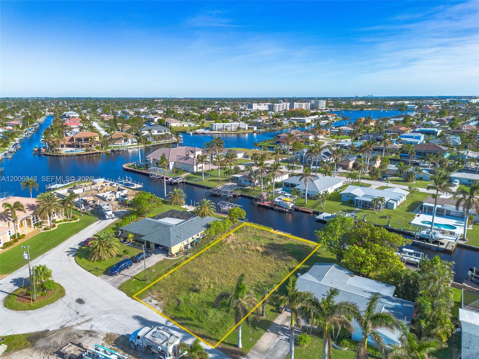 CAPE CORAL - Land