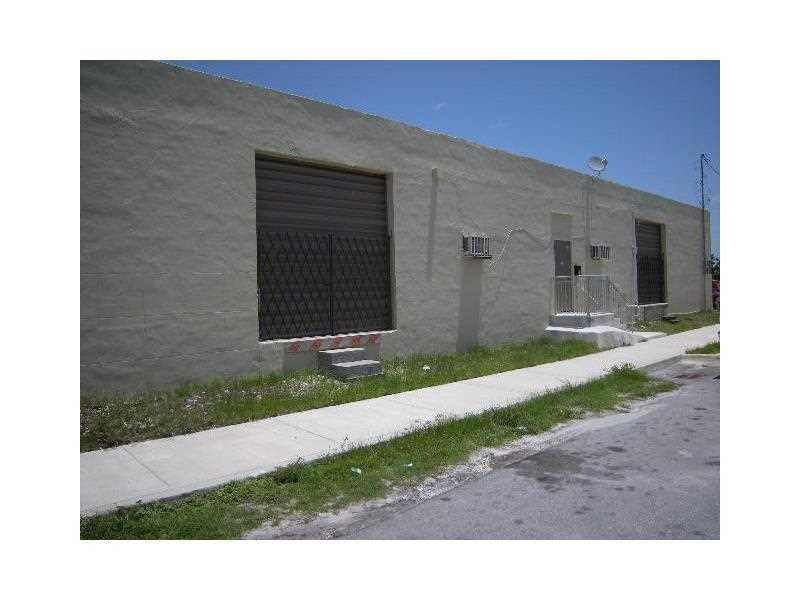 Concrete ceiling, good space. 3000 squares, with outdoor space for parking, storage, etc. Quiet residential street. Mixed industrial/commercial, many possible uses. Office and kitchen spaces, 2 bathrooms, space could be divided. 2 dock height doors, spray  paint booth. East of I-95, just a few blocks to entrance.