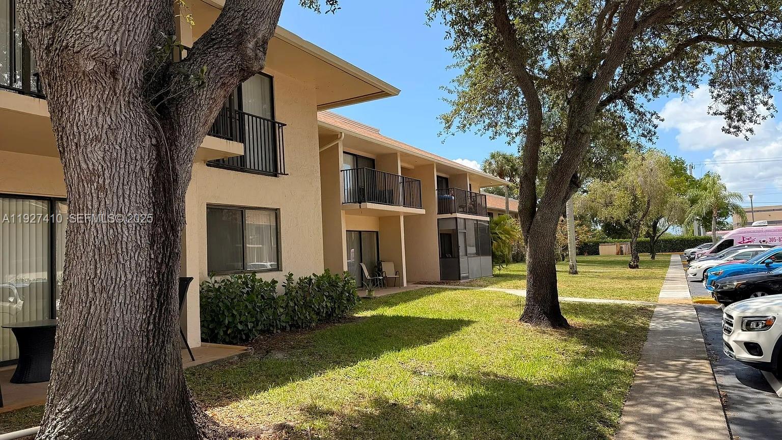 HAMPTON COURT CONDO - Residential