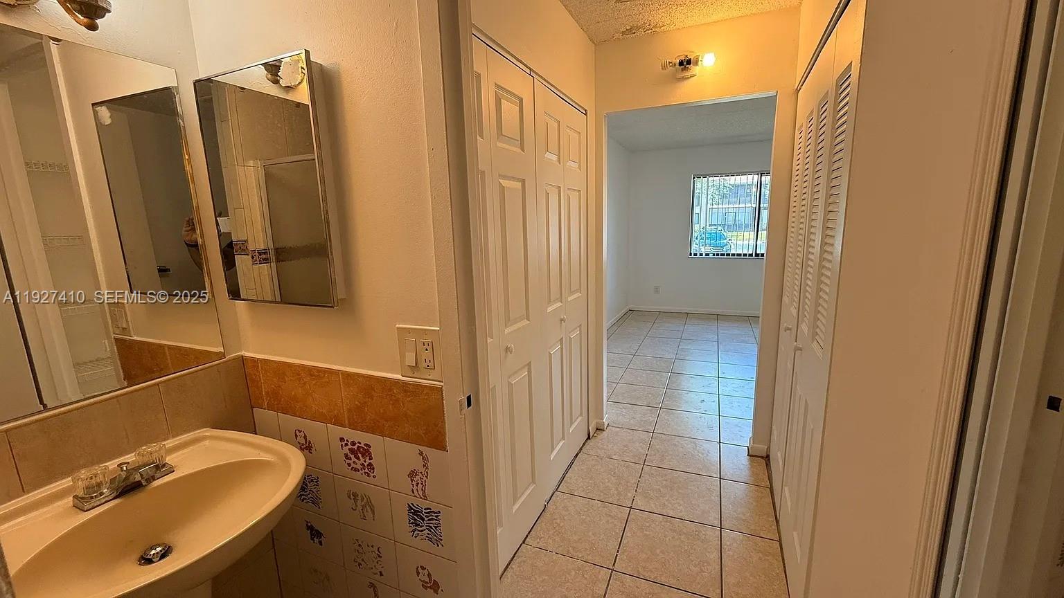 HAMPTON COURT CONDO - Residential