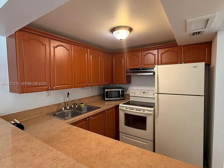 HAMPTON COURT CONDO - Residential