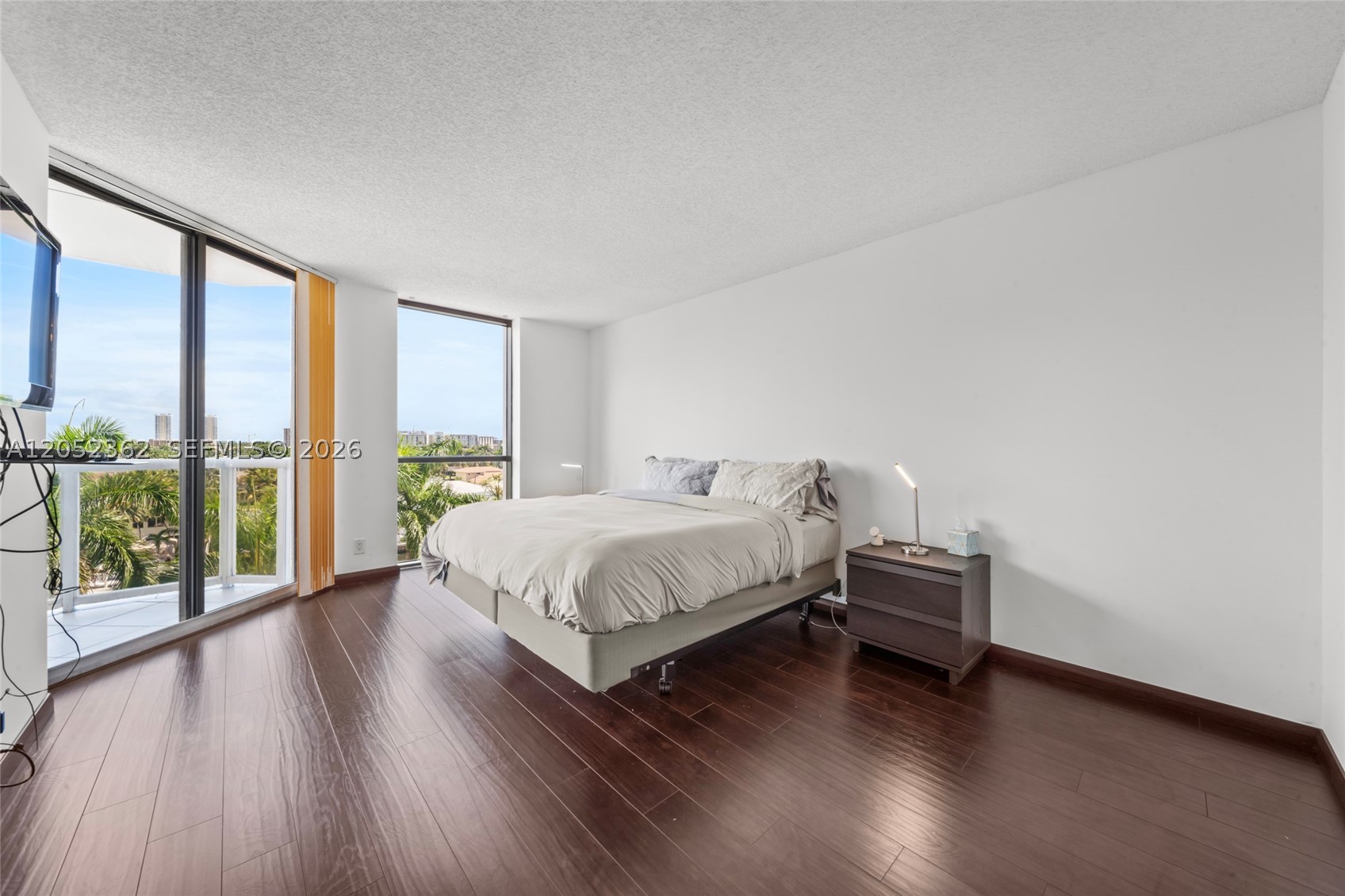HARBOR TWS AT THE WATERWA - Residential