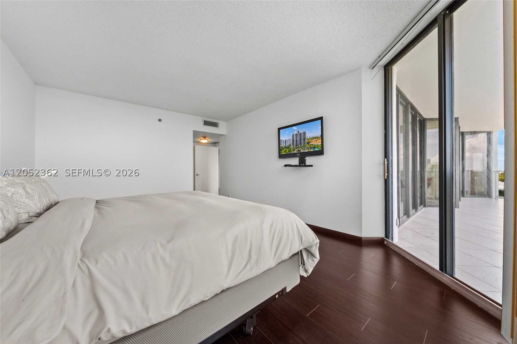 HARBOR TWS AT THE WATERWA - Residential