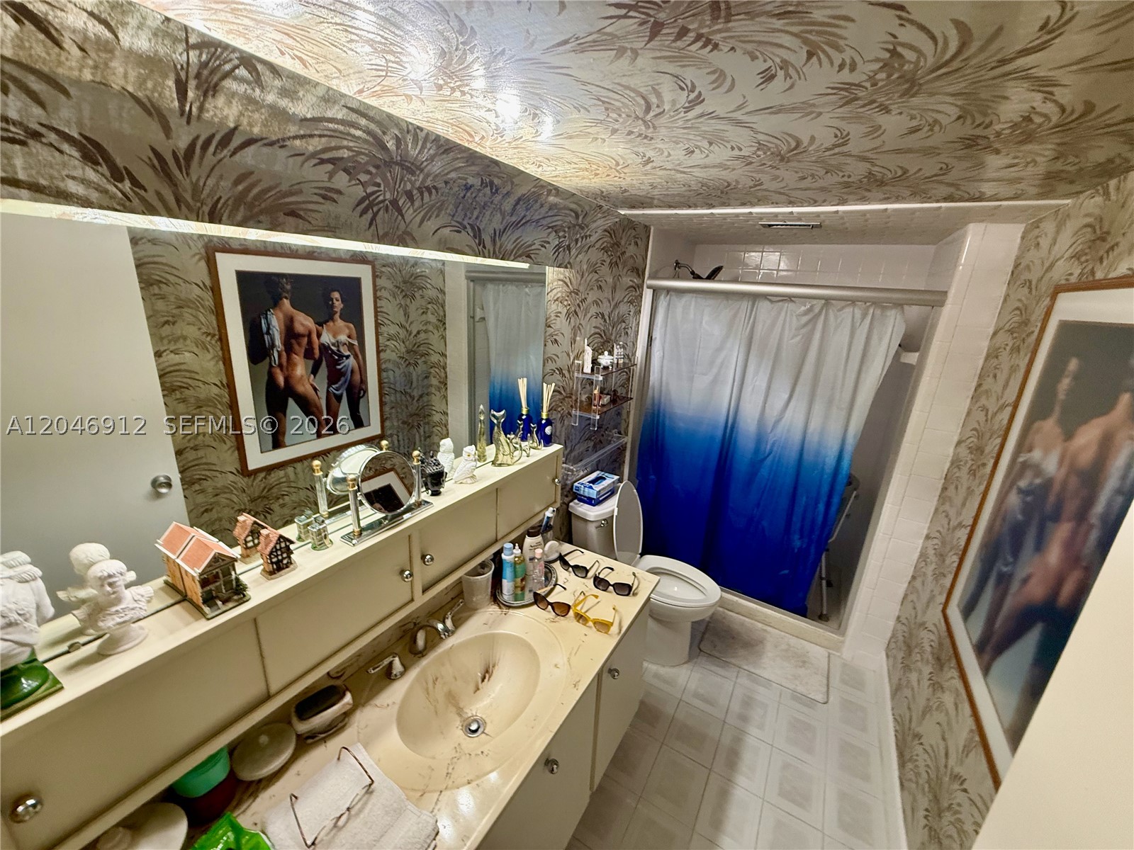 KING COLE CONDO - Residential