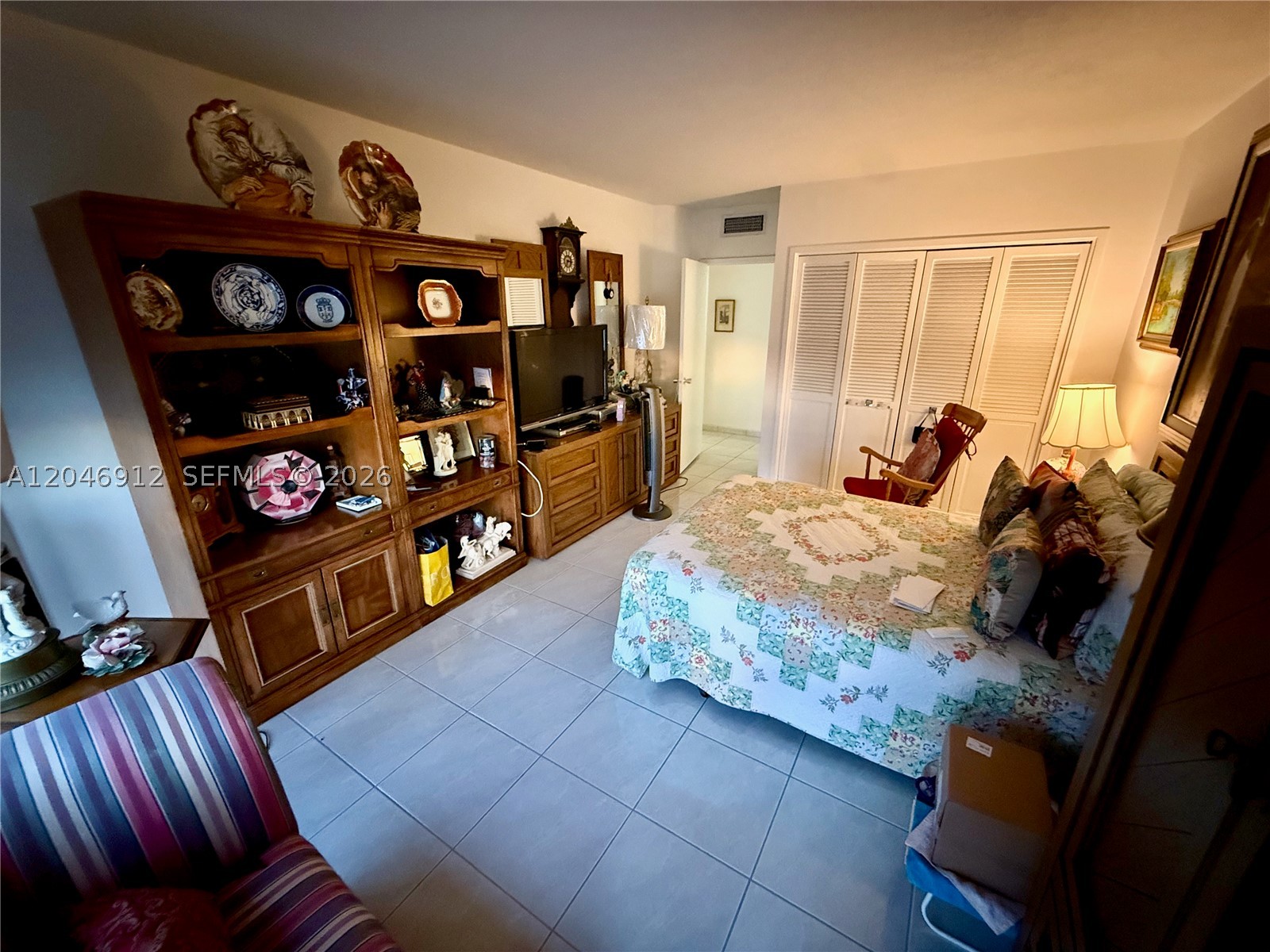 KING COLE CONDO - Residential