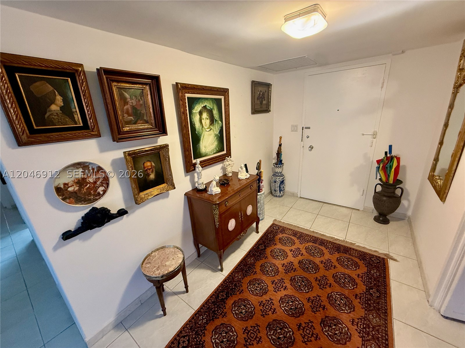 KING COLE CONDO - Residential