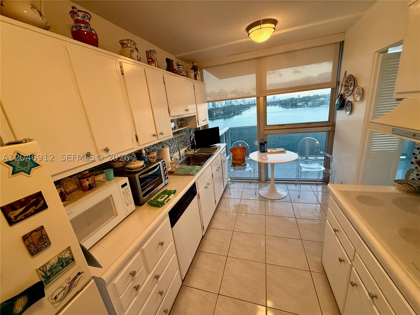 KING COLE CONDO - Residential