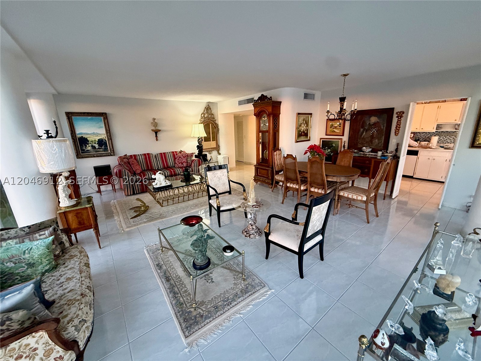 KING COLE CONDO - Residential