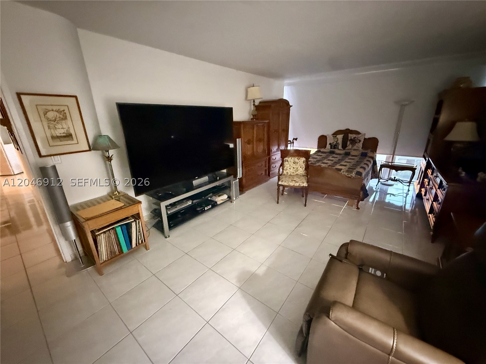 KING COLE CONDO - Residential