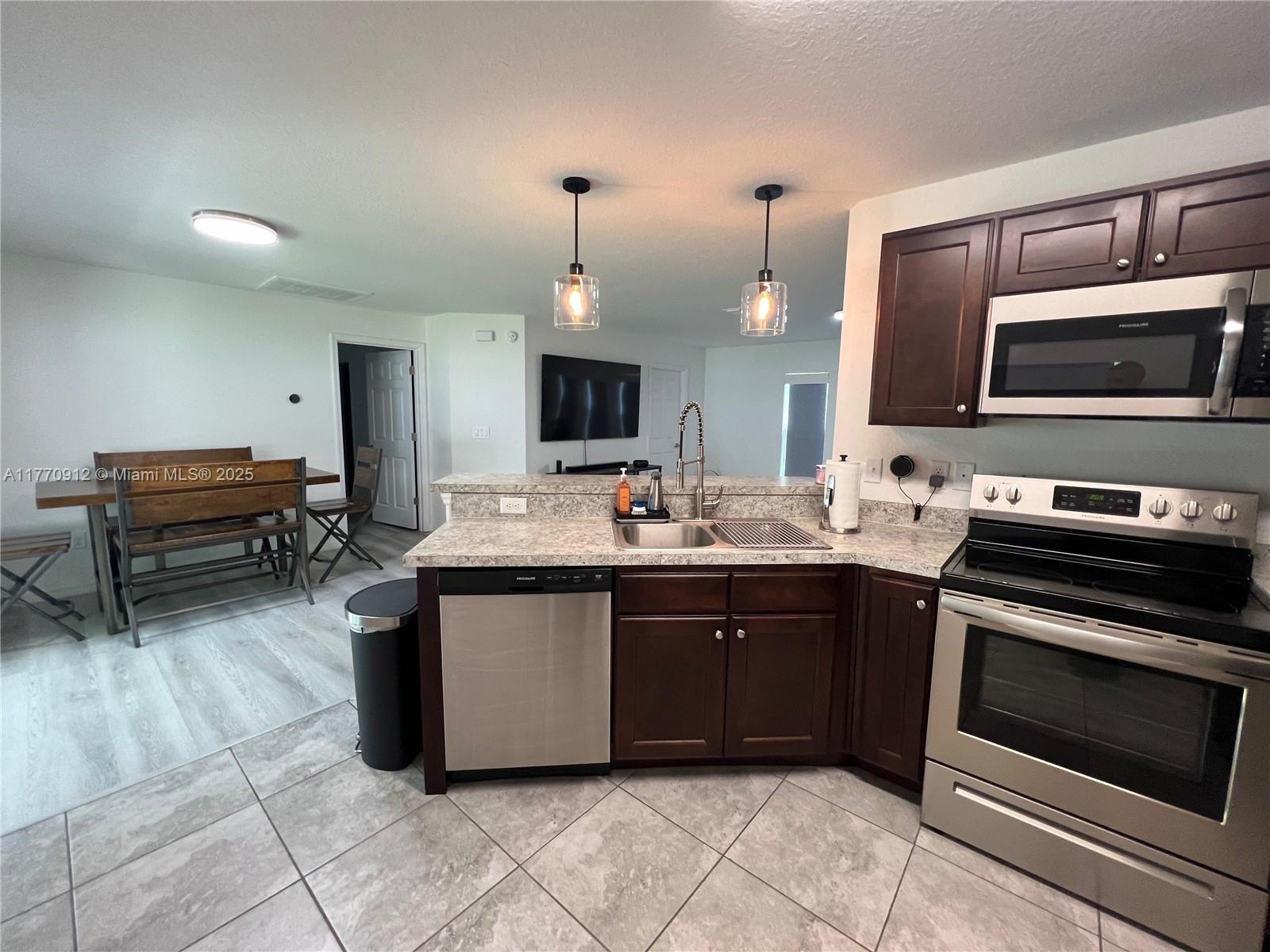 OCALA PARK ESTATES - Residential
