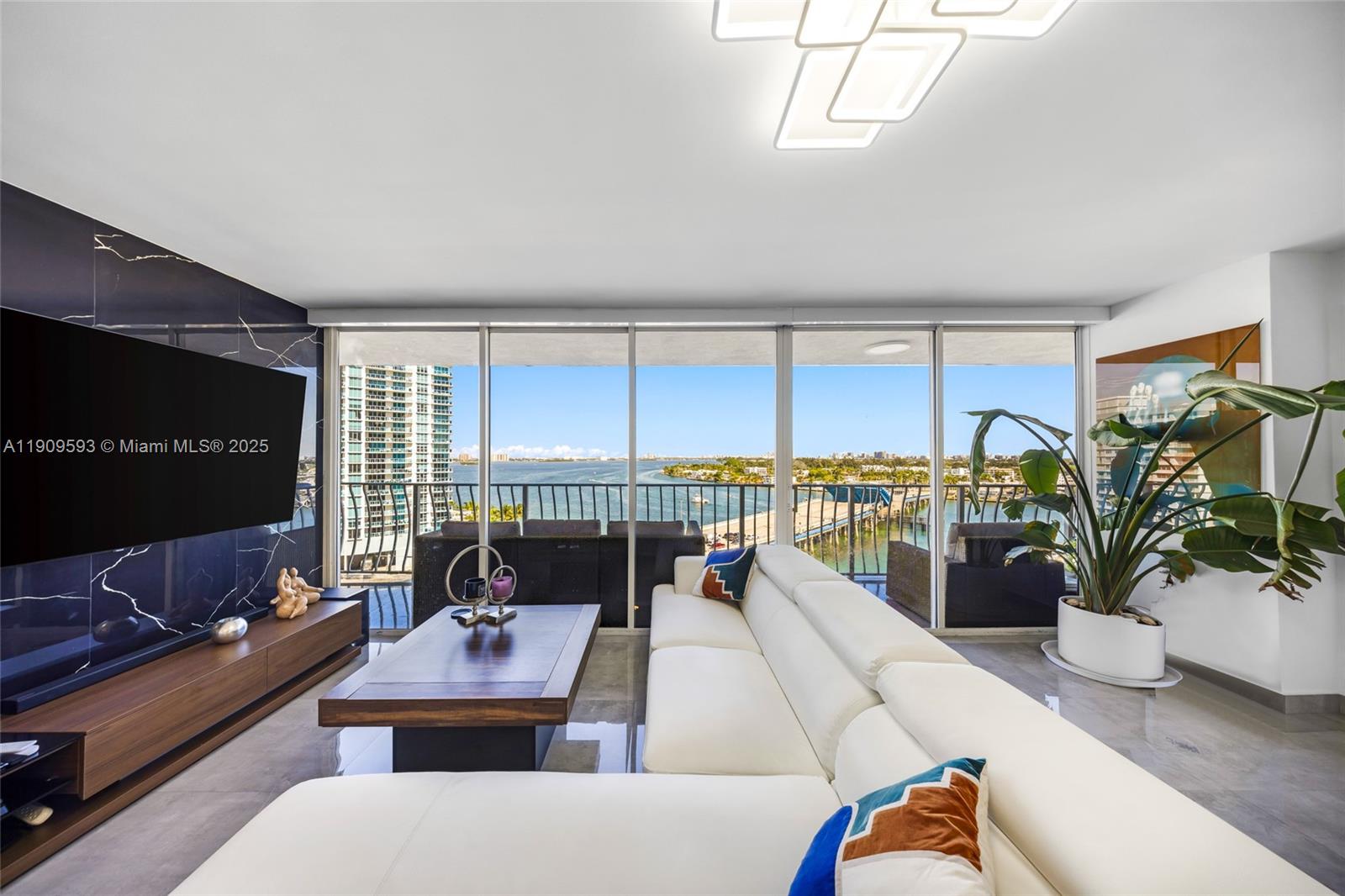 THE GRANDVIEW PALACE COND - Residential