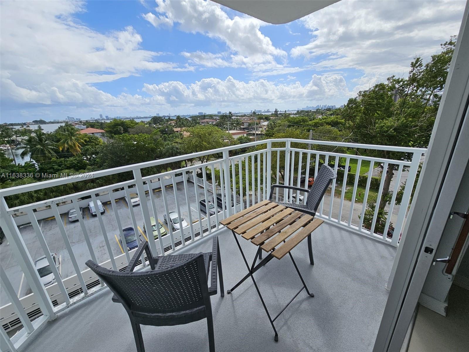 BAYVIEW TOWERS CONDO SOUT - Residential