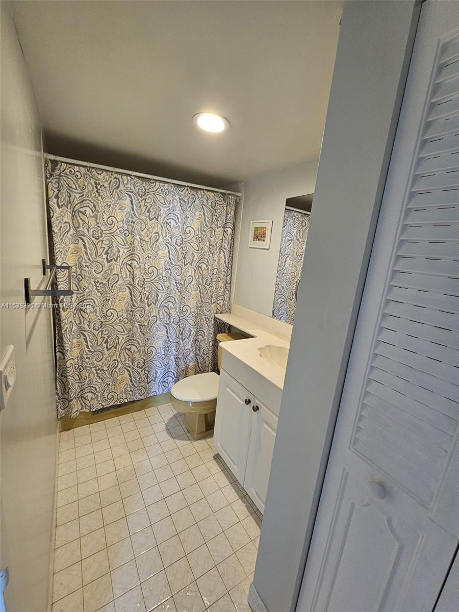 BAYVIEW TOWERS CONDO SOUT - Residential