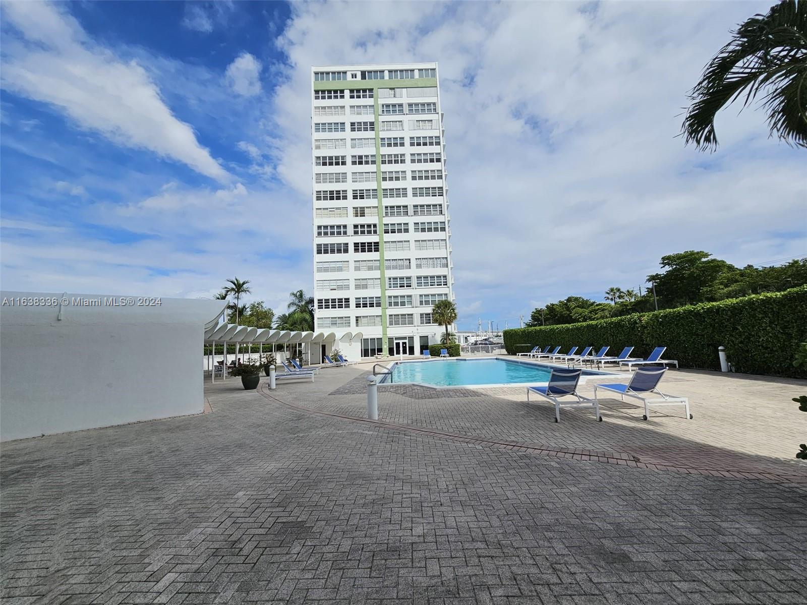 BAYVIEW TOWERS CONDO SOUT - Residential