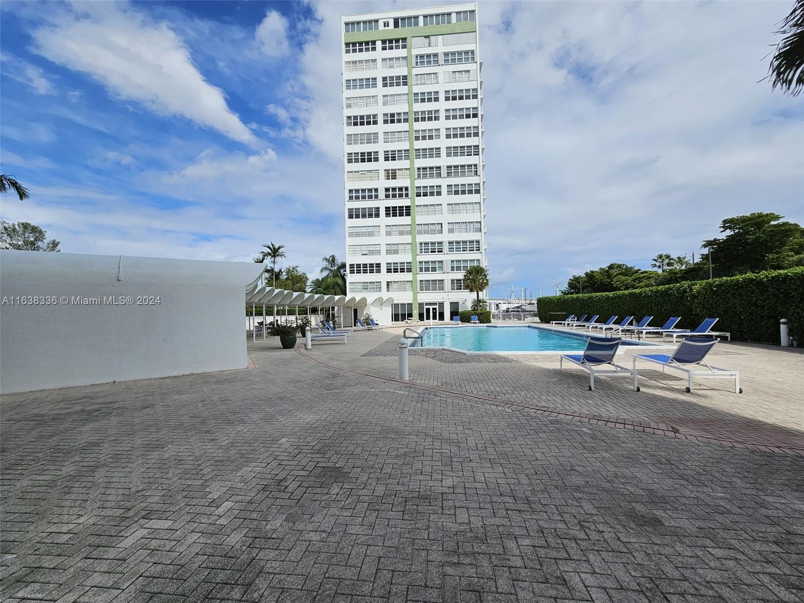 BAYVIEW TOWERS CONDO SOUT - Residential