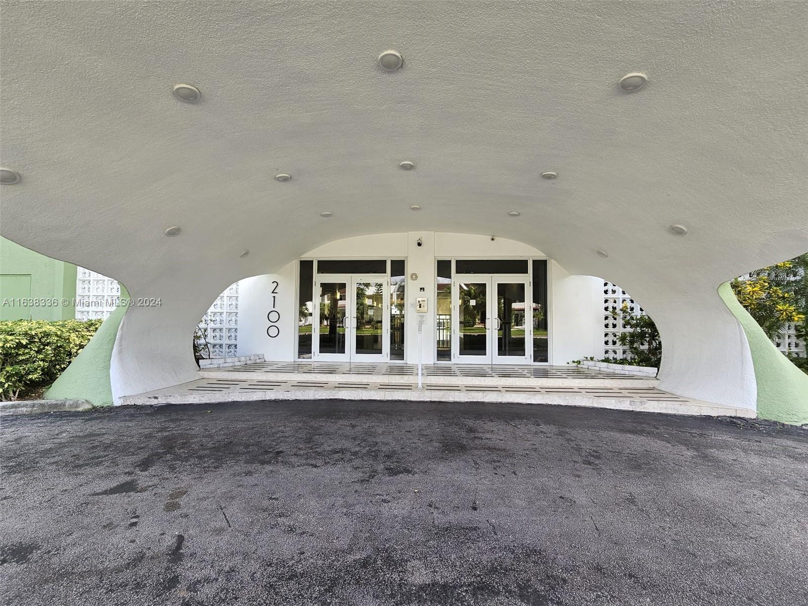 BAYVIEW TOWERS CONDO SOUT - Residential