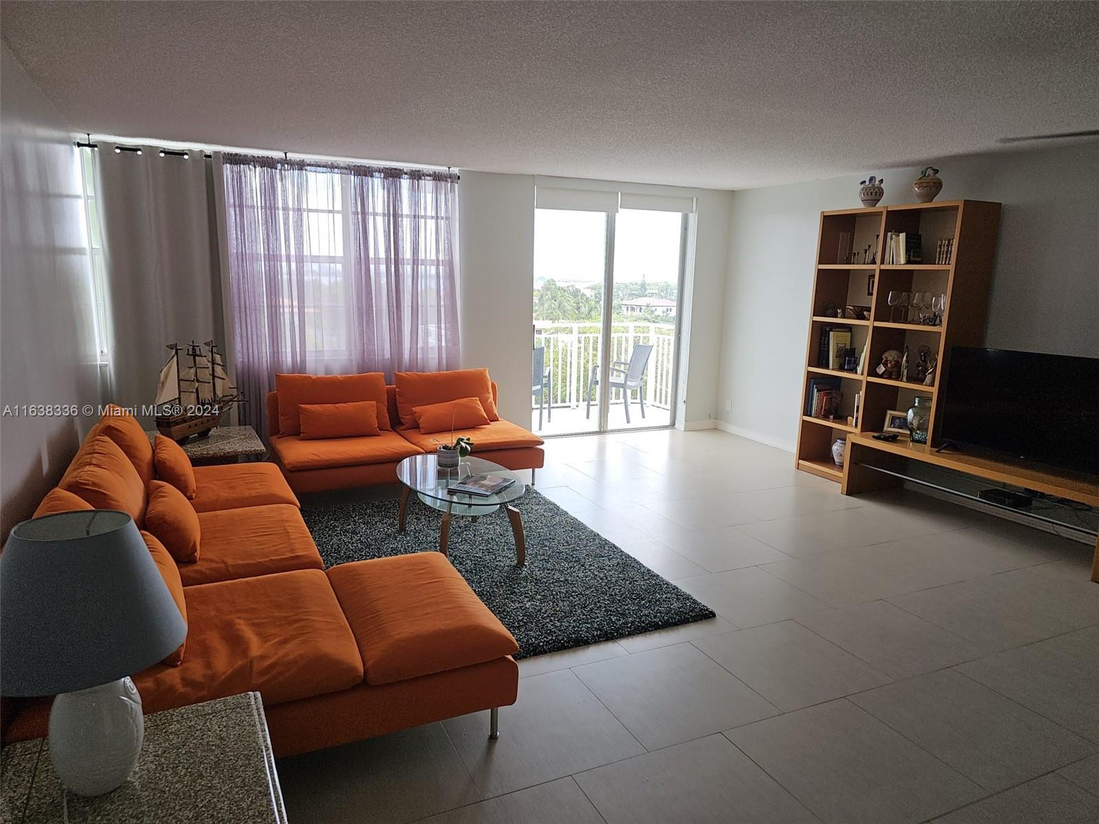 BAYVIEW TOWERS CONDO SOUT - Residential