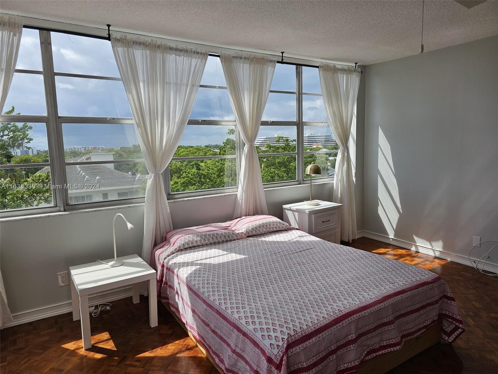 BAYVIEW TOWERS CONDO SOUT - Residential