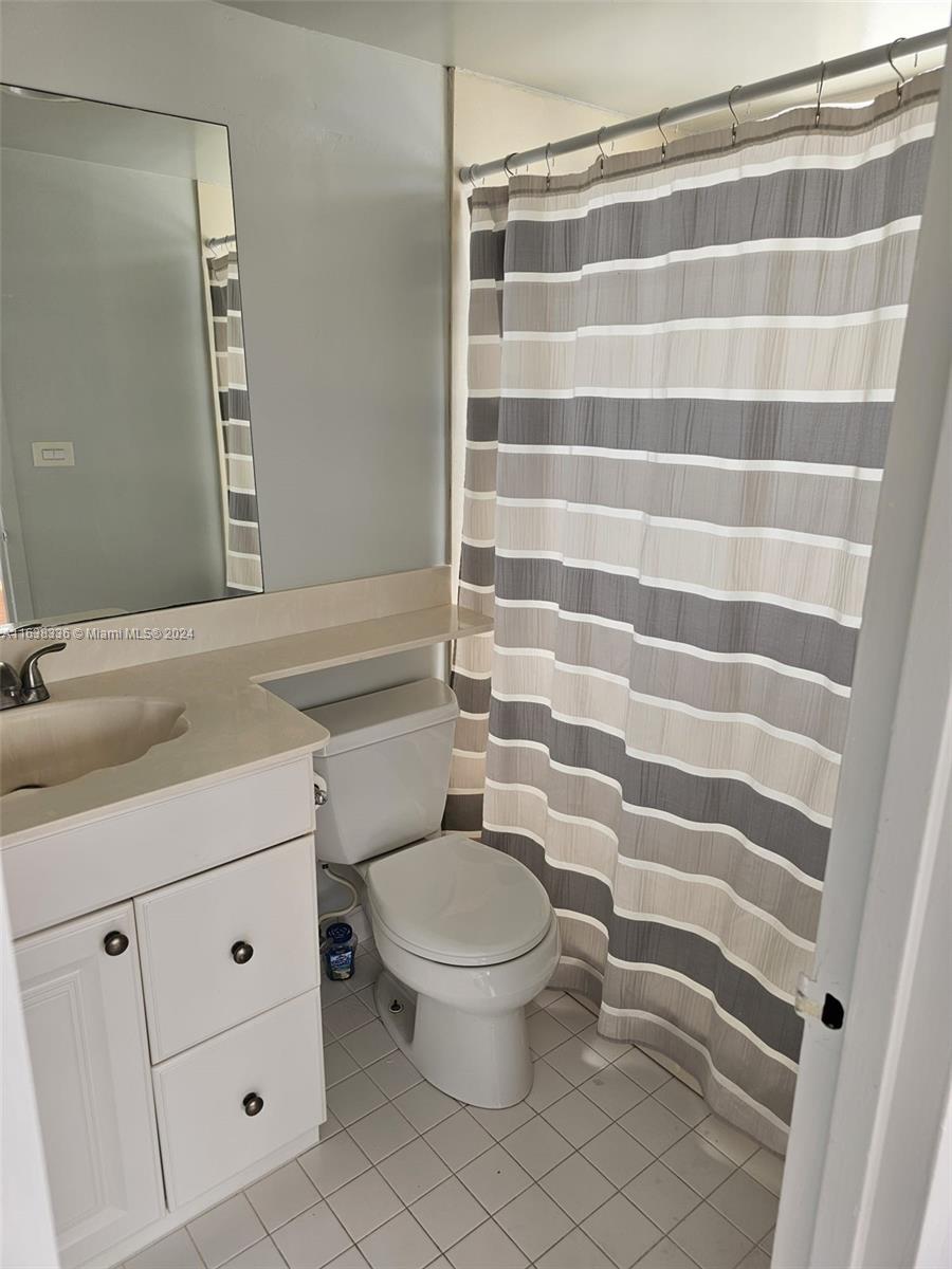 BAYVIEW TOWERS CONDO SOUT - Residential
