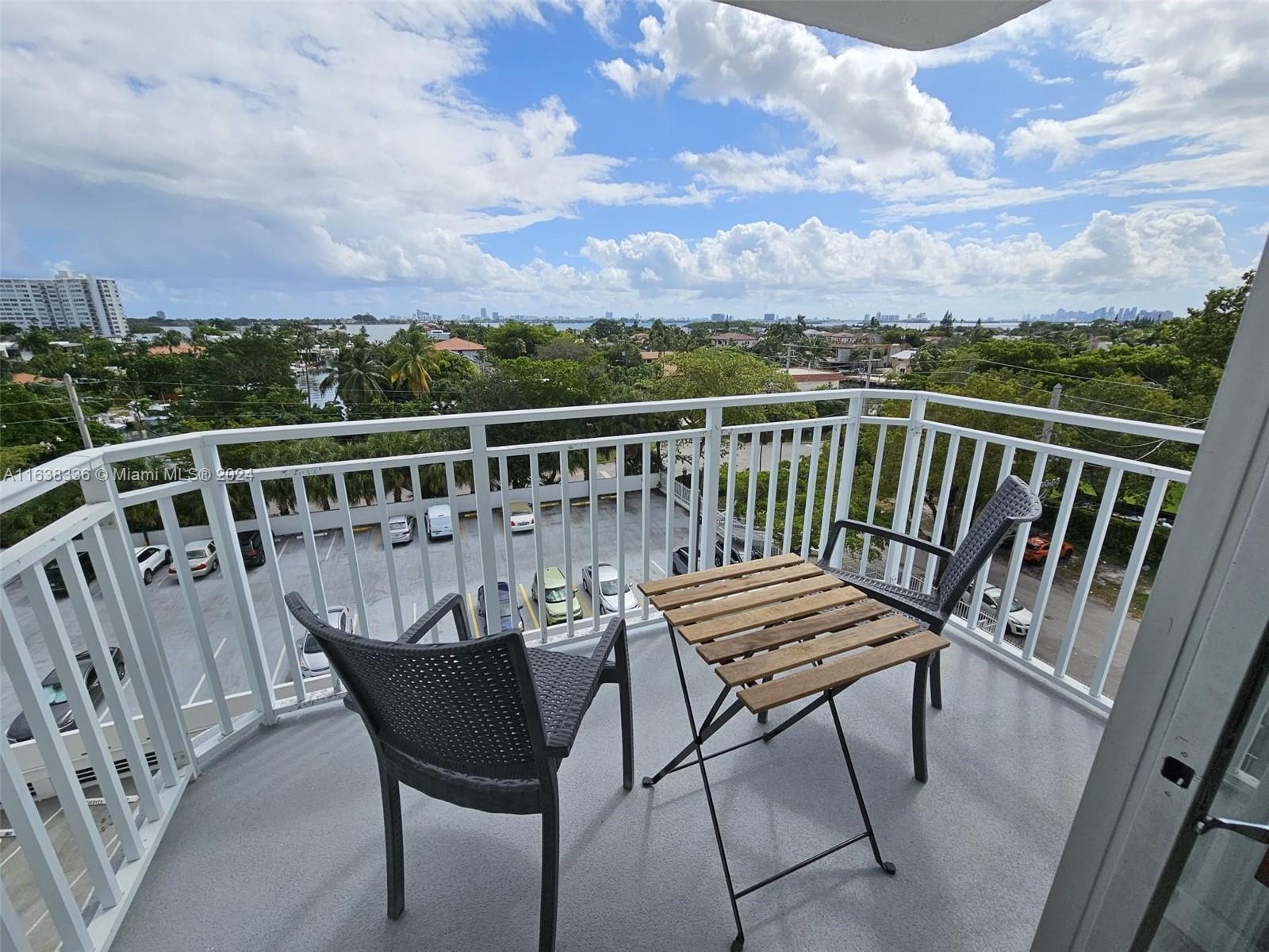 BAYVIEW TOWERS CONDO SOUT - Residential