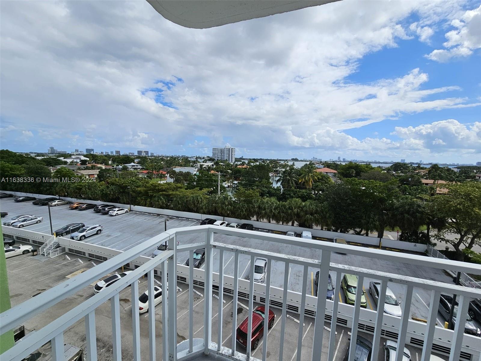 BAYVIEW TOWERS CONDO SOUT - Residential