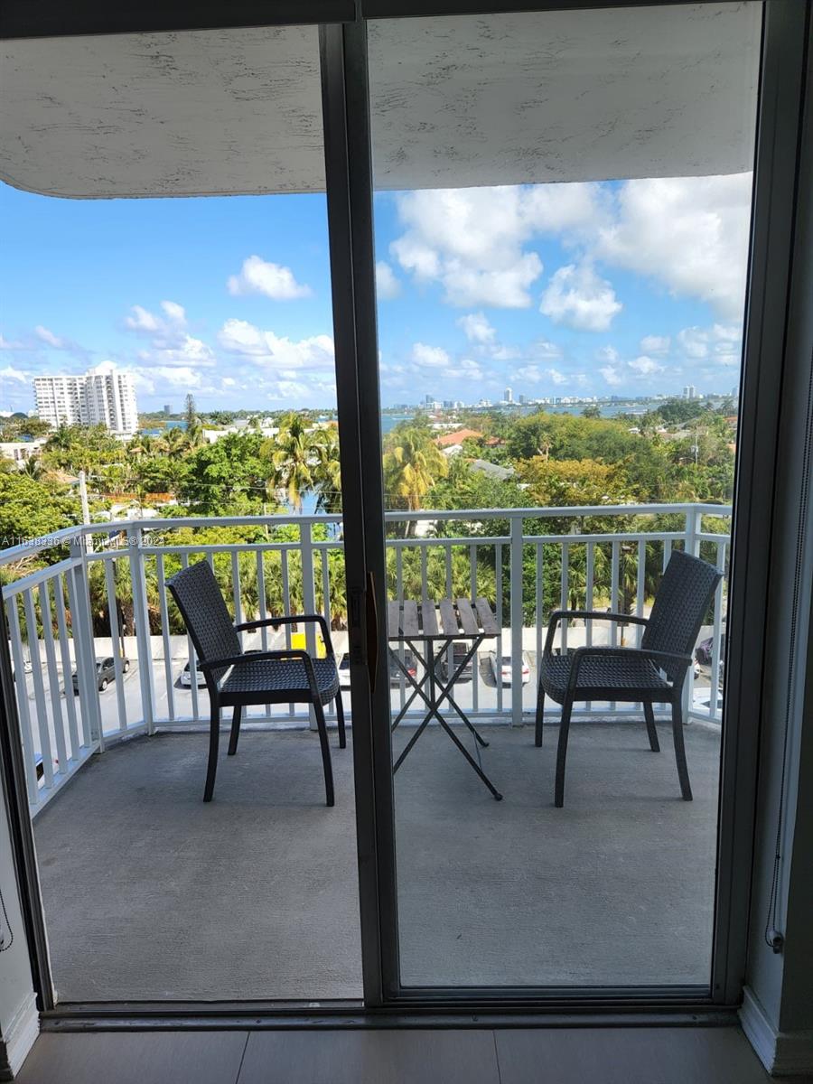 BAYVIEW TOWERS CONDO SOUT - Residential