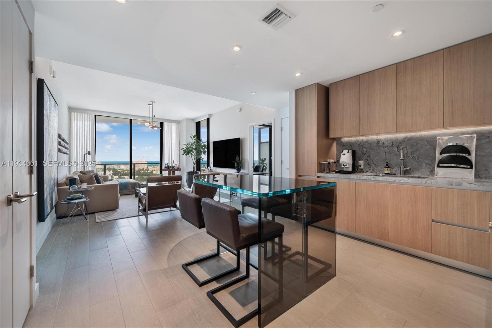 FIVE PARK MIAMI BEACH - Residential