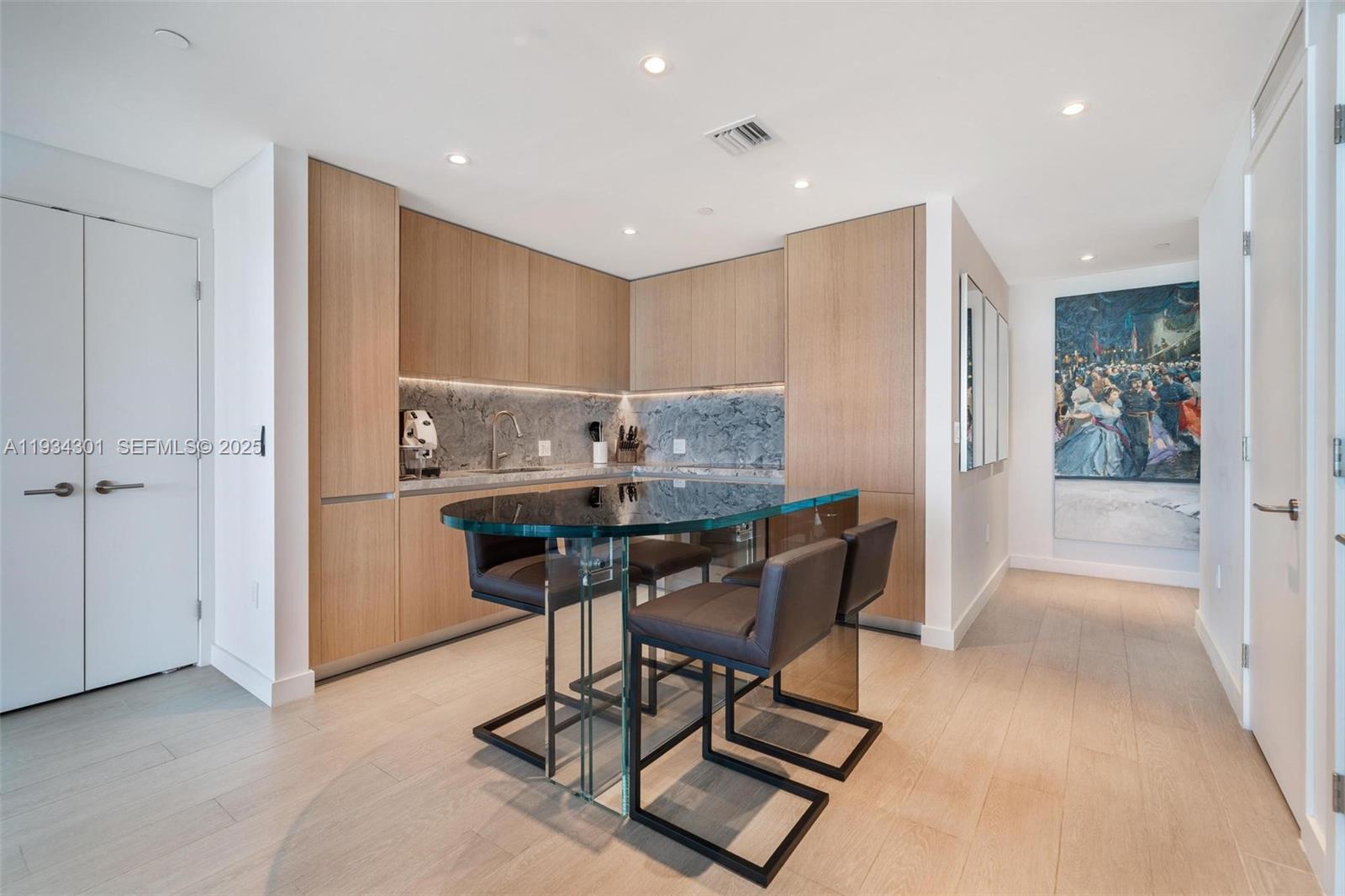 FIVE PARK MIAMI BEACH - Residential