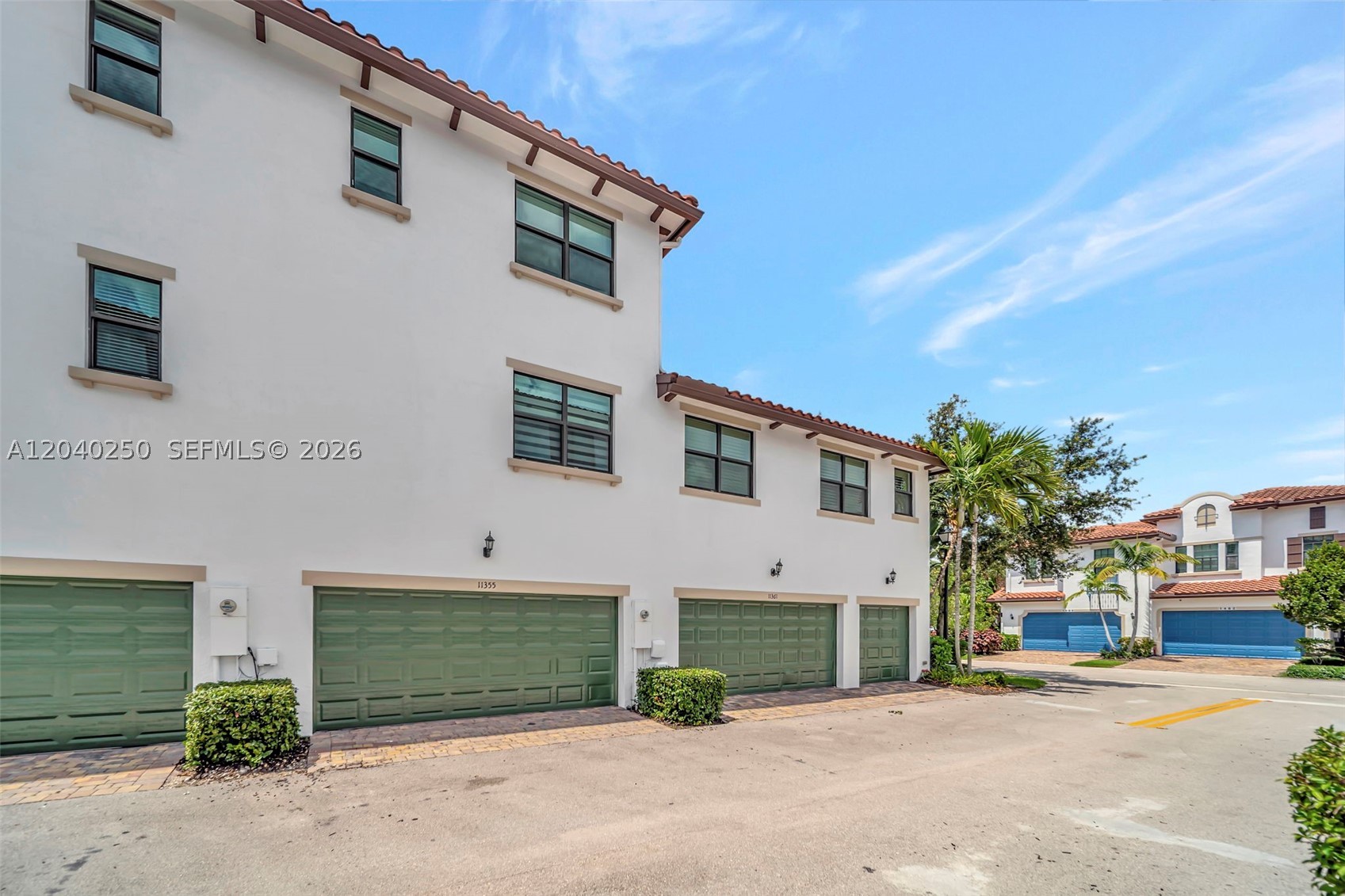 PEMBROKE LAKES SOUTH - Residential