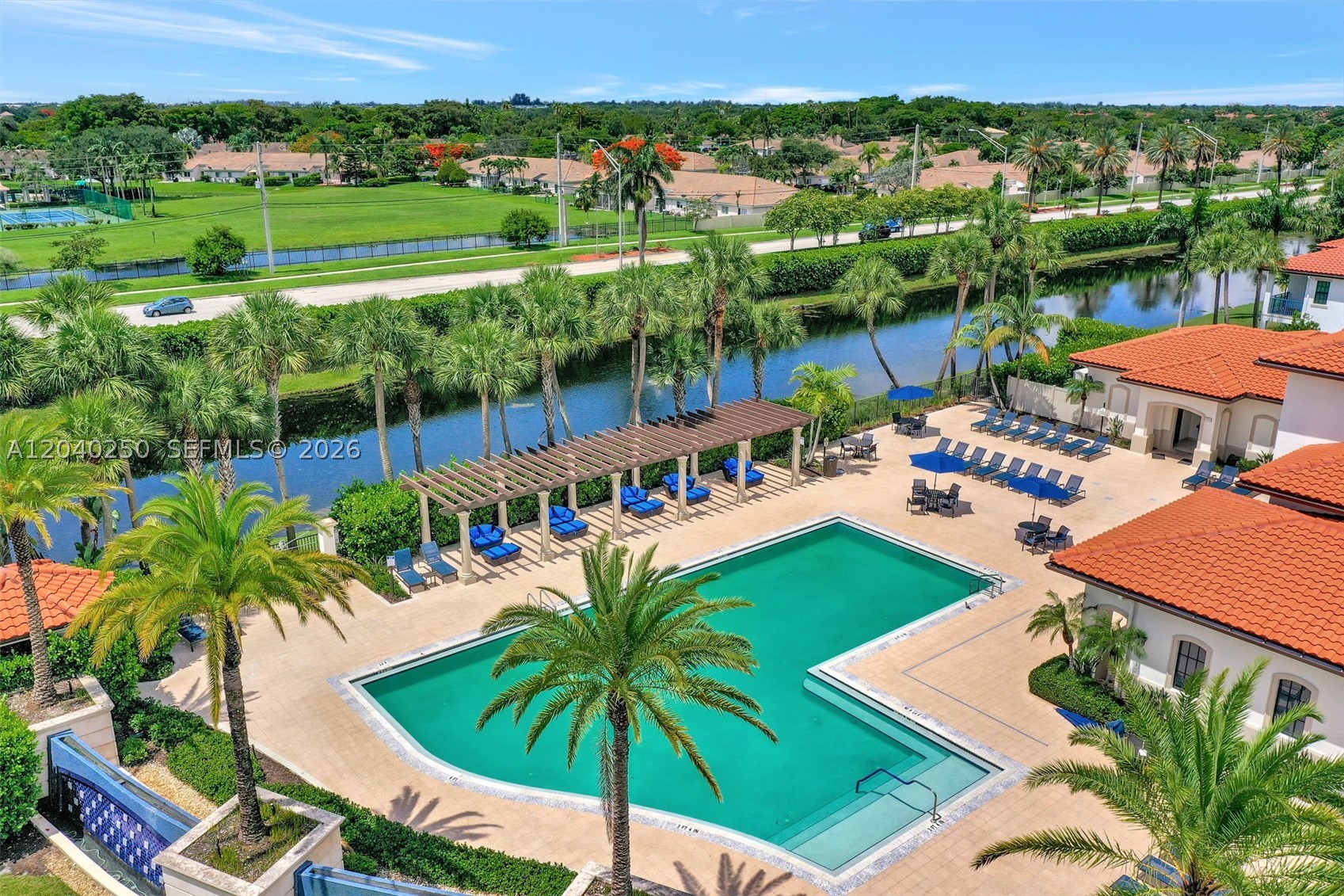 PEMBROKE LAKES SOUTH - Residential