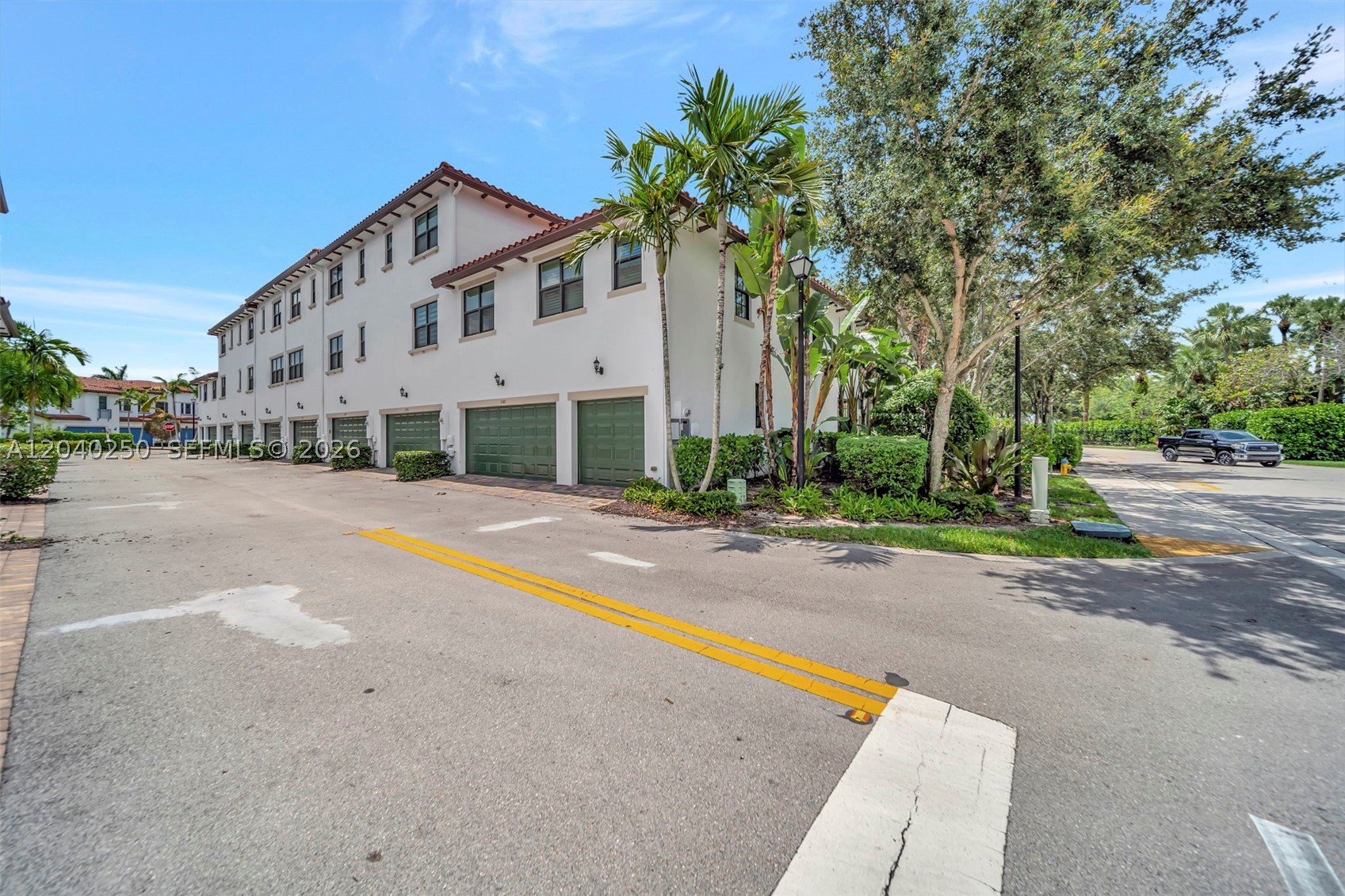 PEMBROKE LAKES SOUTH - Residential