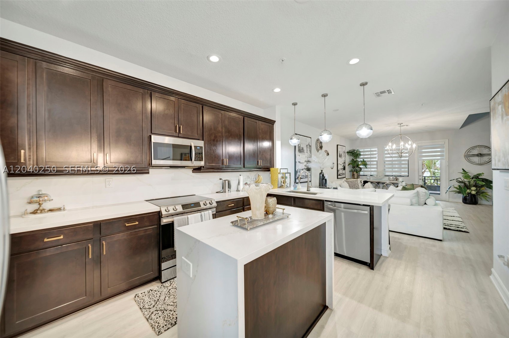 PEMBROKE LAKES SOUTH - Residential