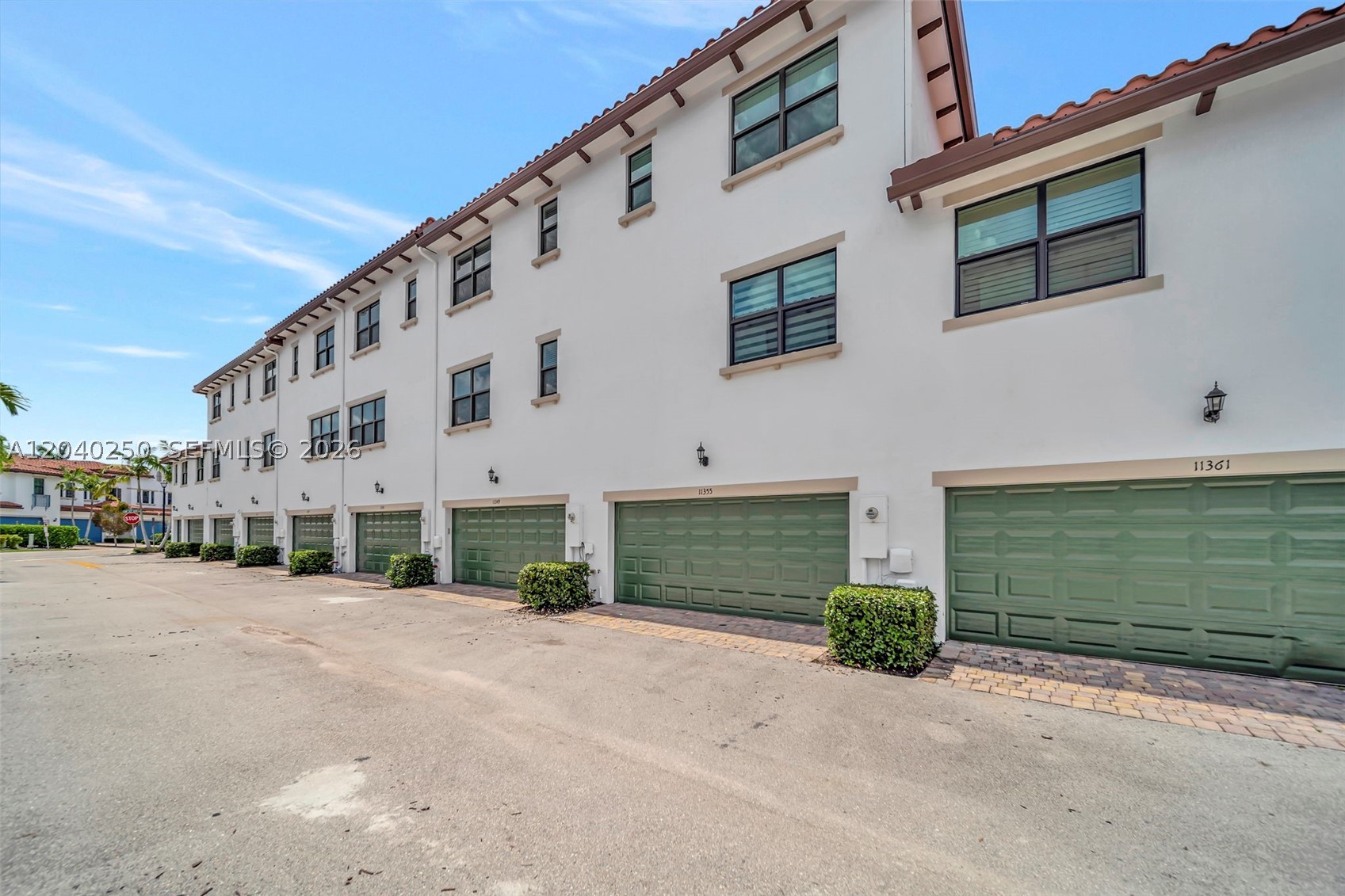 PEMBROKE LAKES SOUTH - Residential