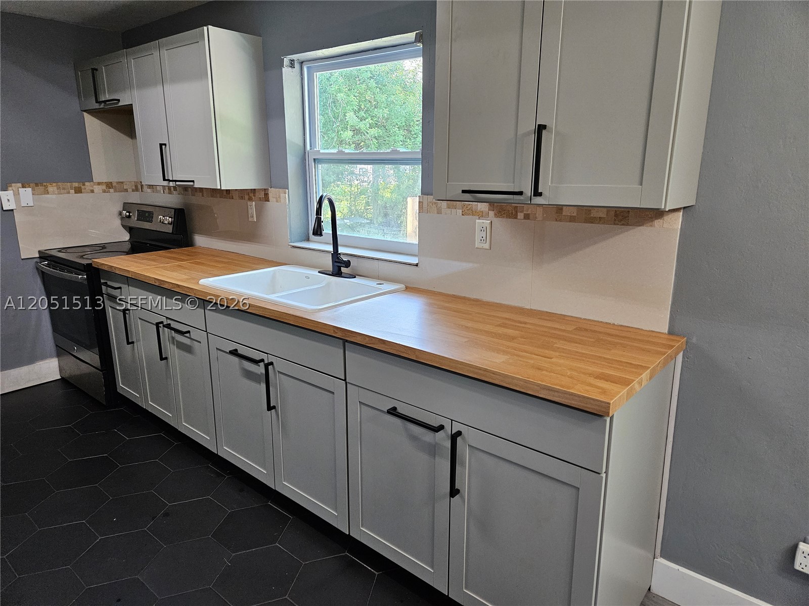 MIAMI GARDENS ESTATES - Residential Lease